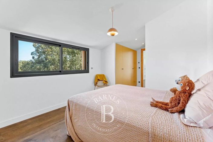 Image No.15-5 Bed House for sale