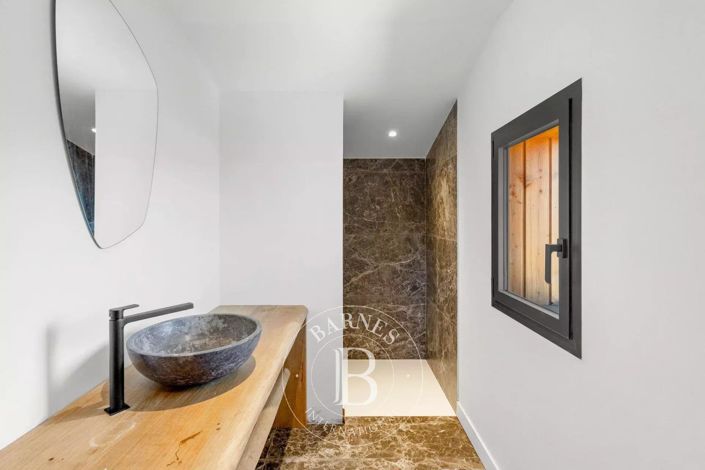 Image No.17-5 Bed House for sale