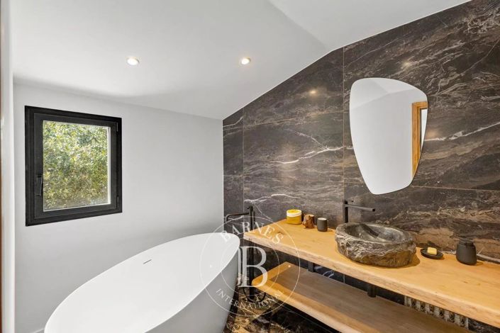 Image No.19-5 Bed House for sale