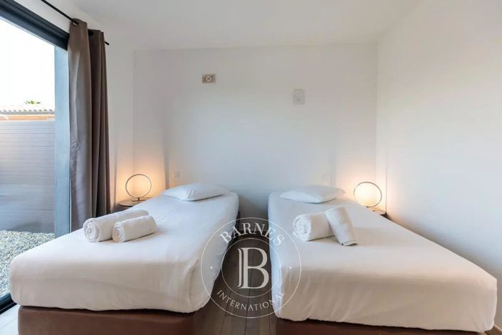 Image No.12-3 Bed House for sale