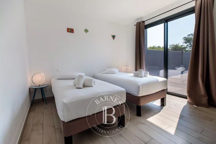 Image No.9-3 Bed House for sale