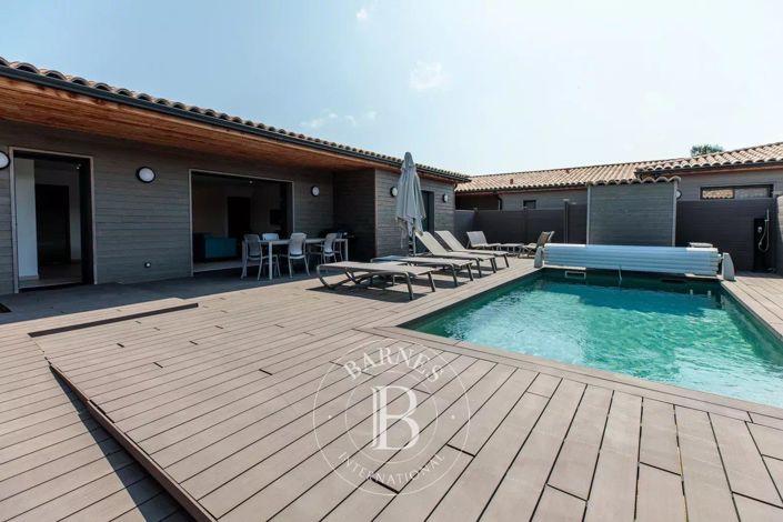 Image No.1-3 Bed House for sale