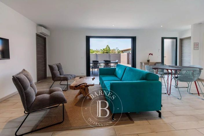 Image No.2-3 Bed House for sale