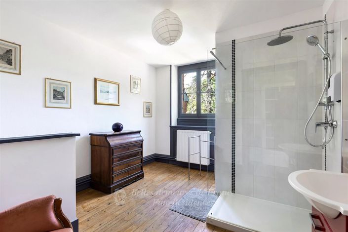 Image No.7-8 Bed House for sale