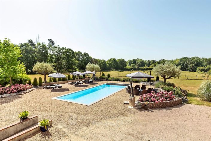 Image No.8-8 Bed House for sale