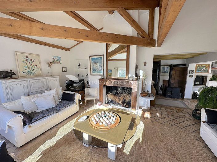 Image No.11-8 Bed House for sale