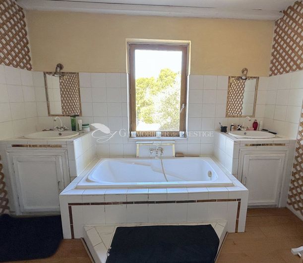 Image No.15-8 Bed House for sale