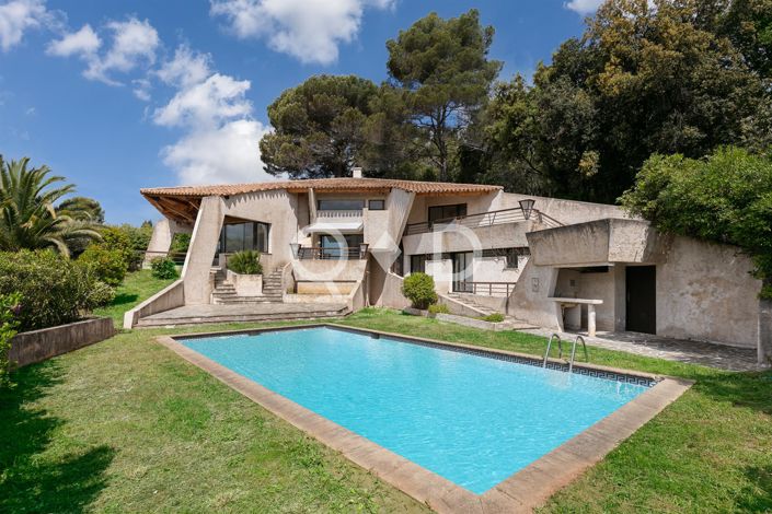 Image No.1-4 Bed House for sale