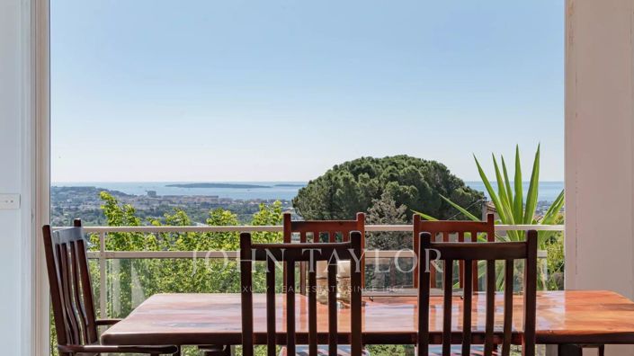 Image No.11-3 Bed House for sale