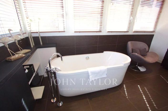 Image No.10-3 Bed Apartment for sale