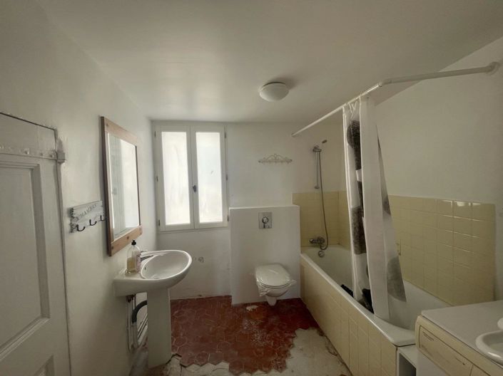 Image No.13-2 Bed House for sale