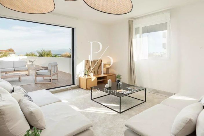 Image No.1-Appartement de 3 chambres à vendre à Antibes