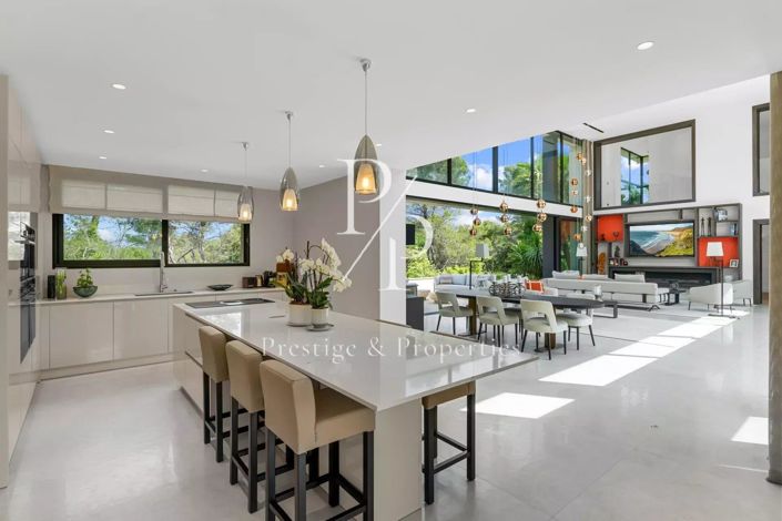 Image No.4-5 Bed House for sale