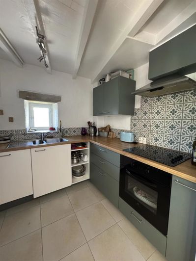 Image No.8-11 Bed House for sale