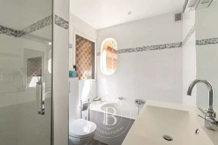 Image No.11-House for sale