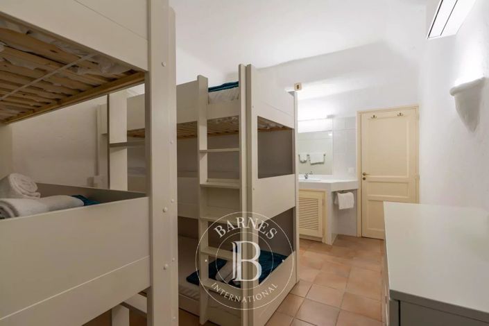 Image No.15-6 Bed House for sale