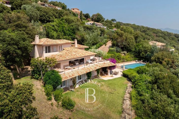 Image No.25-6 Bed House for sale