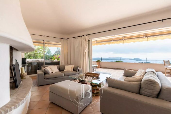 Image No.4-6 Bed House for sale