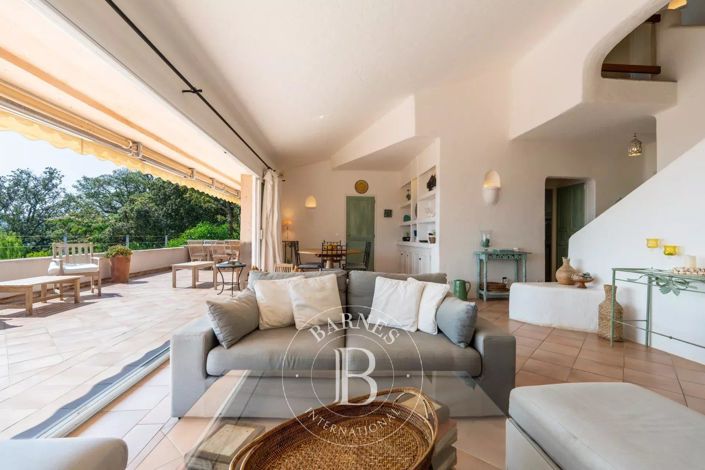 Image No.6-6 Bed House for sale