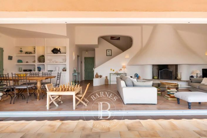 Image No.7-6 Bed House for sale