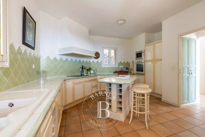 Image No.9-6 Bed House for sale