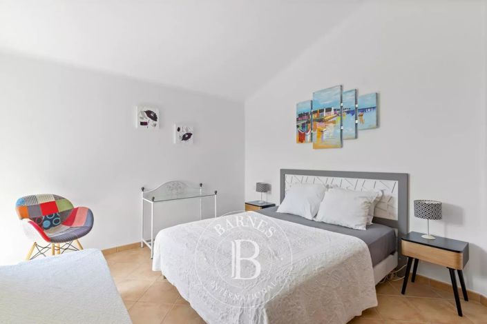 Image No.11-3 Bed House for sale