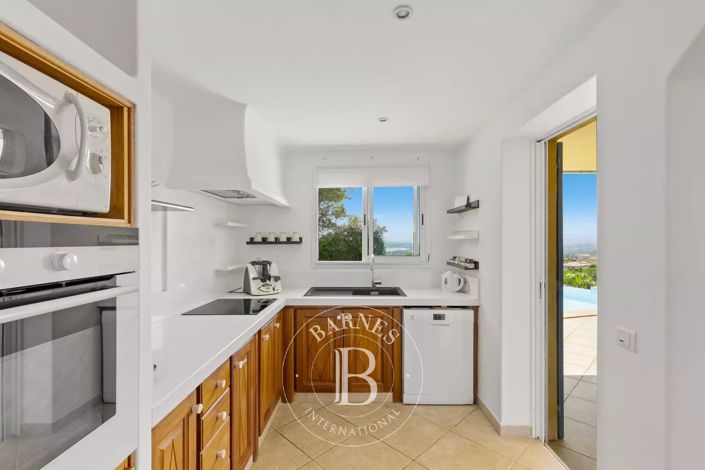 Image No.8-3 Bed House for sale