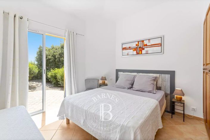 Image No.9-3 Bed House for sale