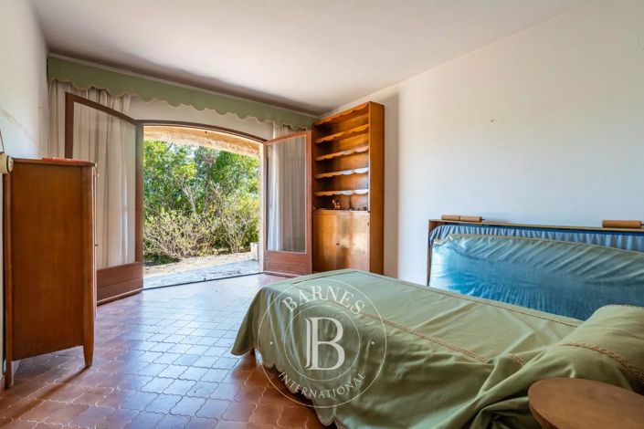 Image No.11-5 Bed House for sale