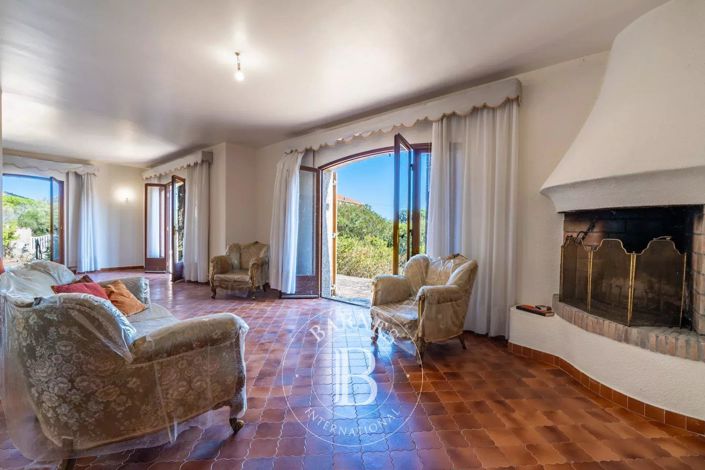 Image No.4-5 Bed House for sale