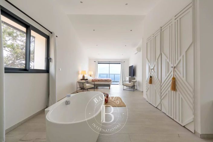 Image No.12-4 Bed House for sale