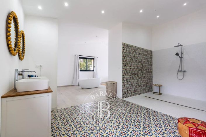 Image No.15-4 Bed House for sale