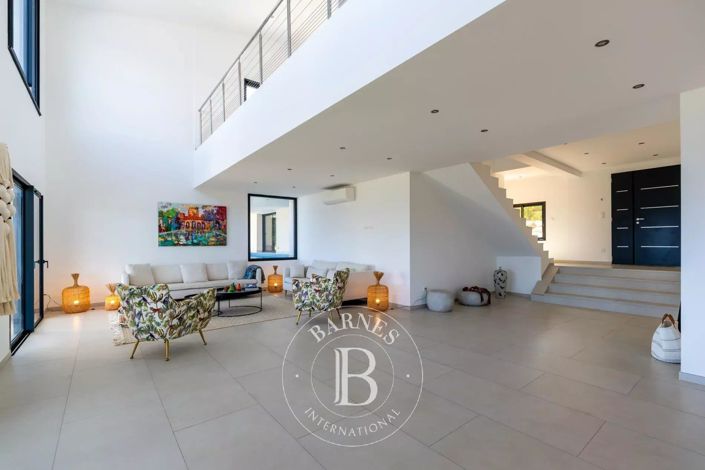 Image No.3-4 Bed House for sale