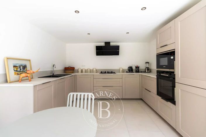 Image No.6-4 Bed House for sale