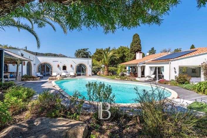 Image No.1-4 Bed House for sale
