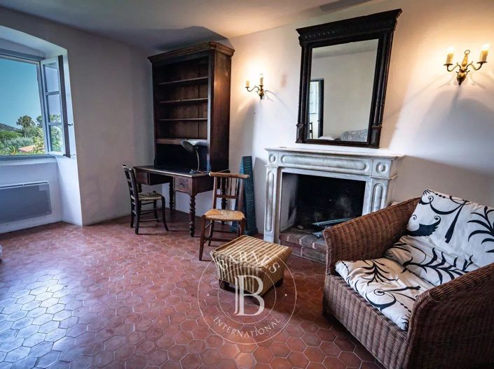 Image No.13-11 Bed House for sale