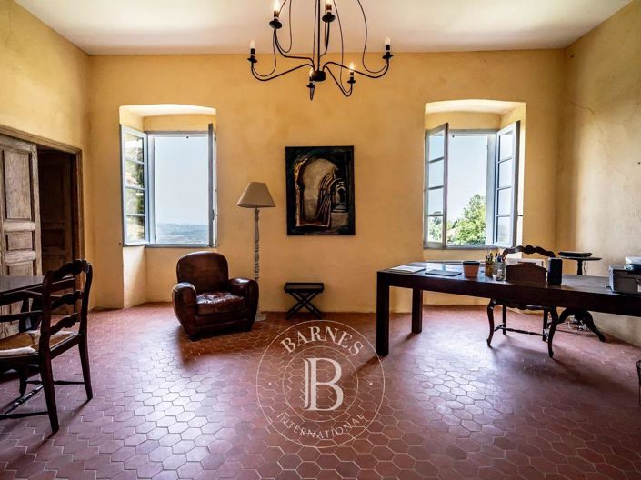 Image No.17-11 Bed House for sale