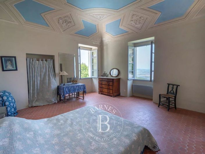 Image No.19-11 Bed House for sale