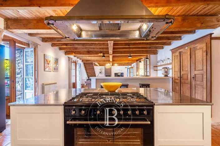 Image No.11-5 Bed House for sale