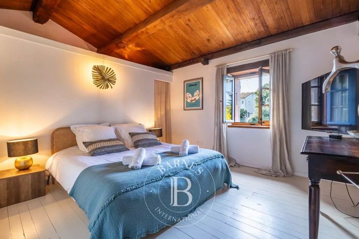 Image No.13-5 Bed House for sale