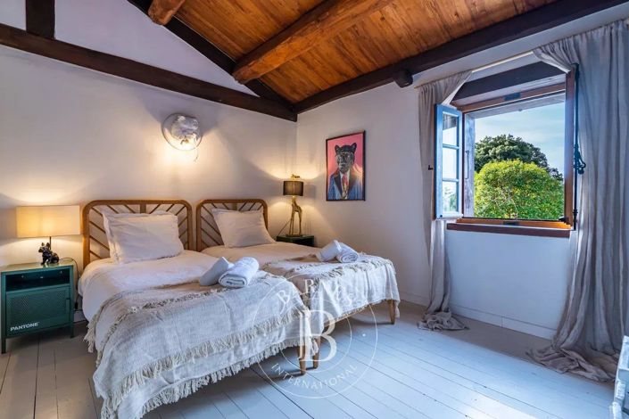 Image No.16-5 Bed House for sale