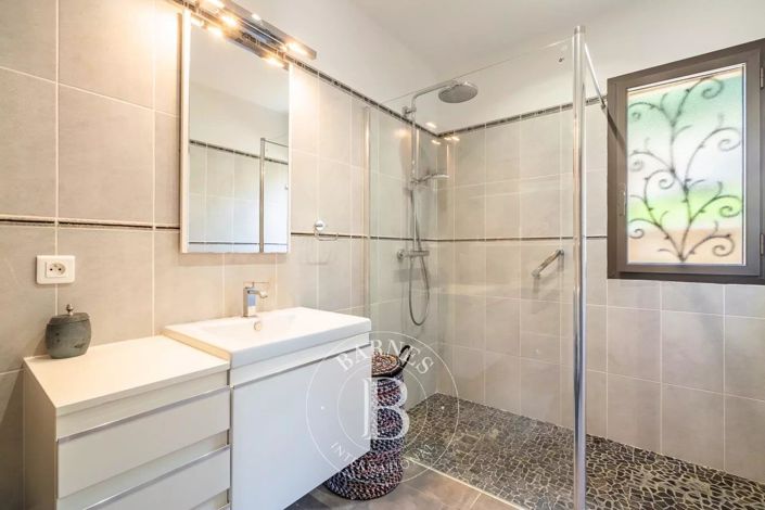 Image No.17-5 Bed House for sale