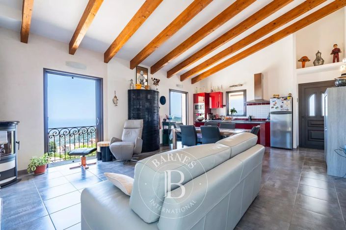 Image No.7-5 Bed House for sale