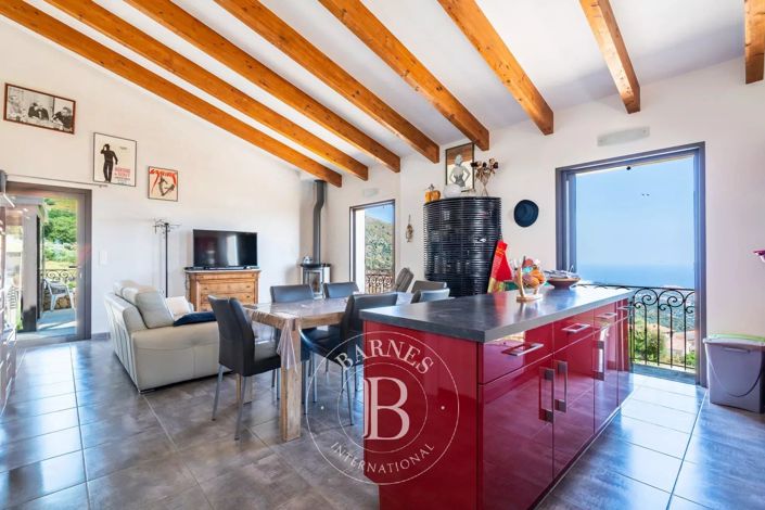 Image No.8-5 Bed House for sale