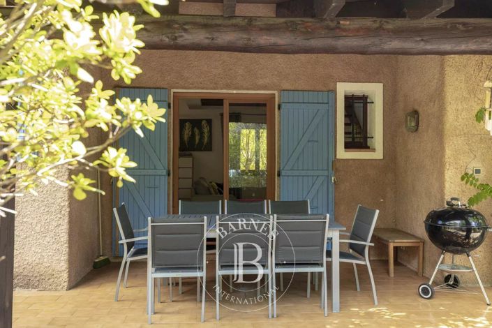 Image No.10-7 Bed House for sale