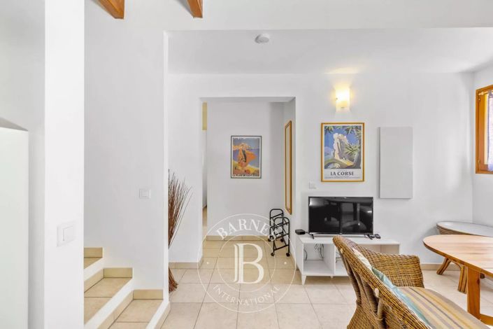 Image No.12-7 Bed House for sale