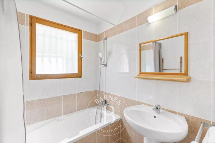 Image No.13-7 Bed House for sale