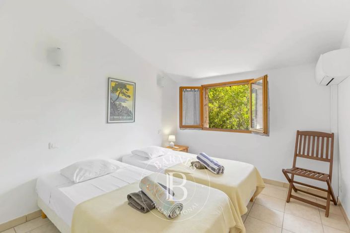 Image No.15-7 Bed House for sale