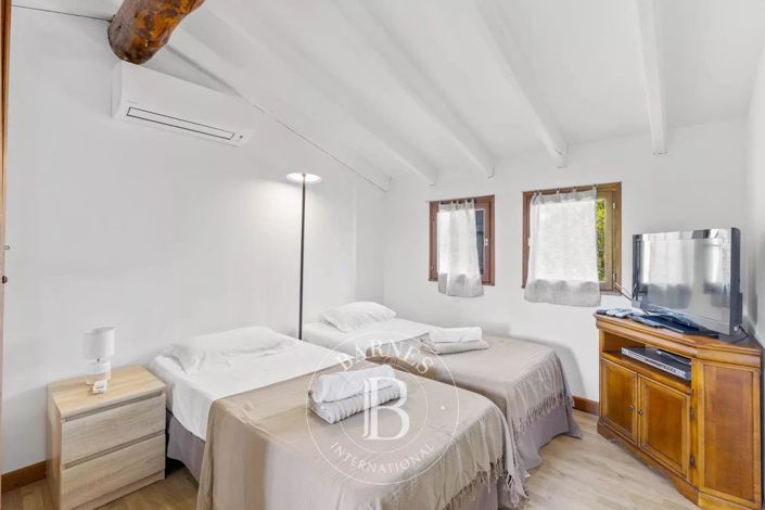 Image No.6-7 Bed House for sale