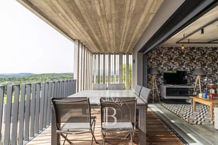 Image No.3-4 Bed House for sale